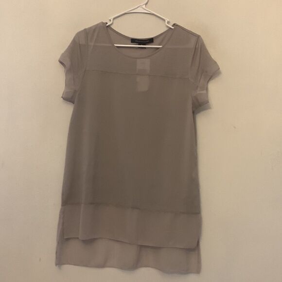 French Connection light gray short sleeve blouse Size M NWT - Picture 2 of 7